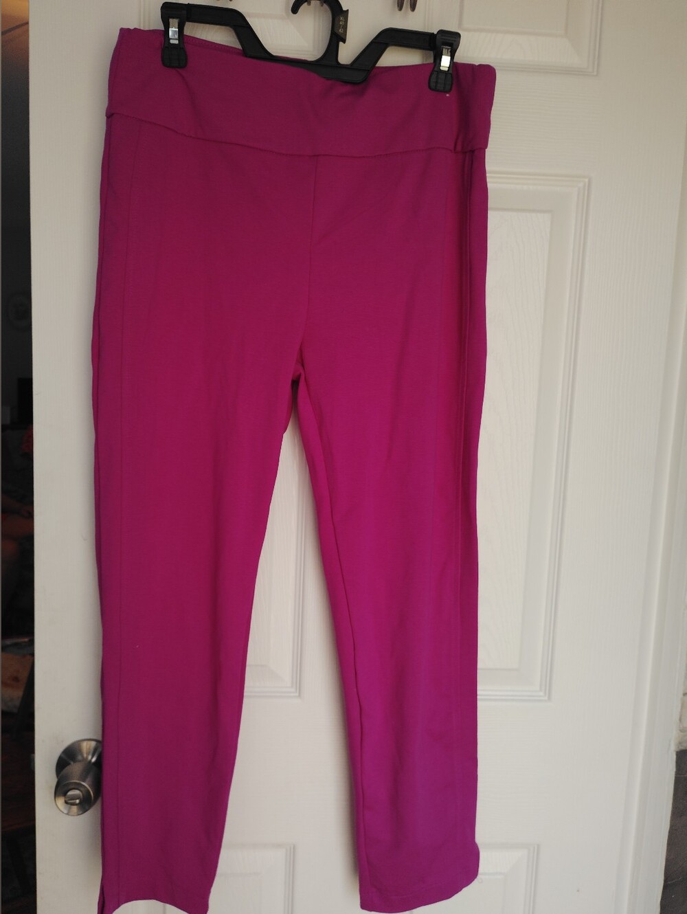 Dear Scarlett 28" Waist Magenta Cropped Stretchy Pants Like New